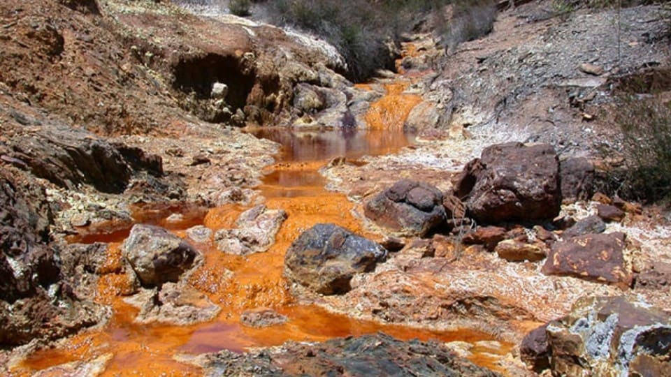 Analisa pH dan Total Suspended Solids (TSS) pada Air limbah Pertambangan